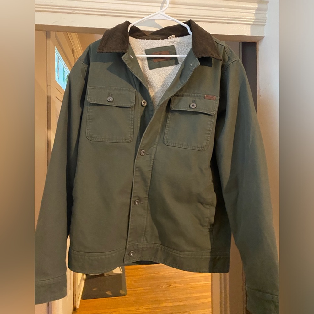 Men’s Woolrich army green Sherpa lined jacket.